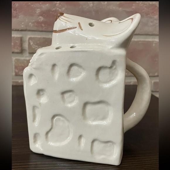 Vintage Ceramic Mouse Parmesan Cheese Shaker - Send an offer! - Picture 5 of 7